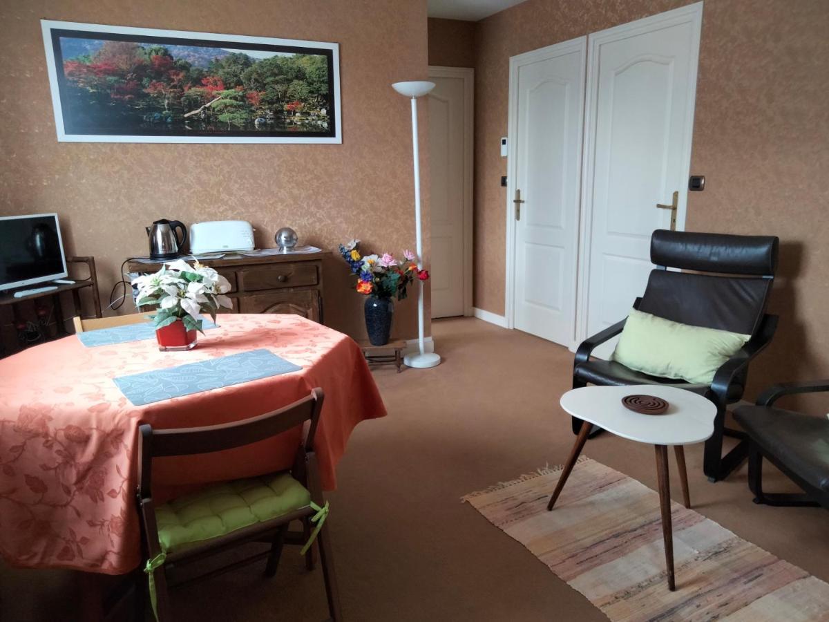 Chambre A Louer Chez L'Habitant Payre Buitenkant foto