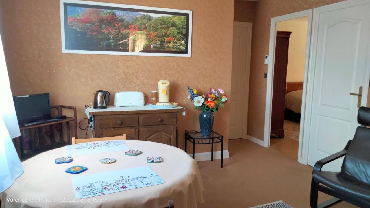 Chambre A Louer Chez L'Habitant Payre Buitenkant foto